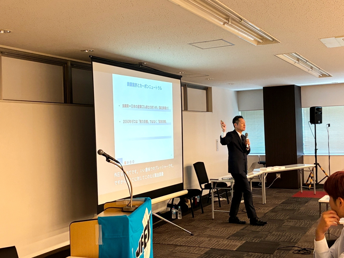 カーボンニュートラルをテーマに講演する株式会社ジョブオール代表取締役